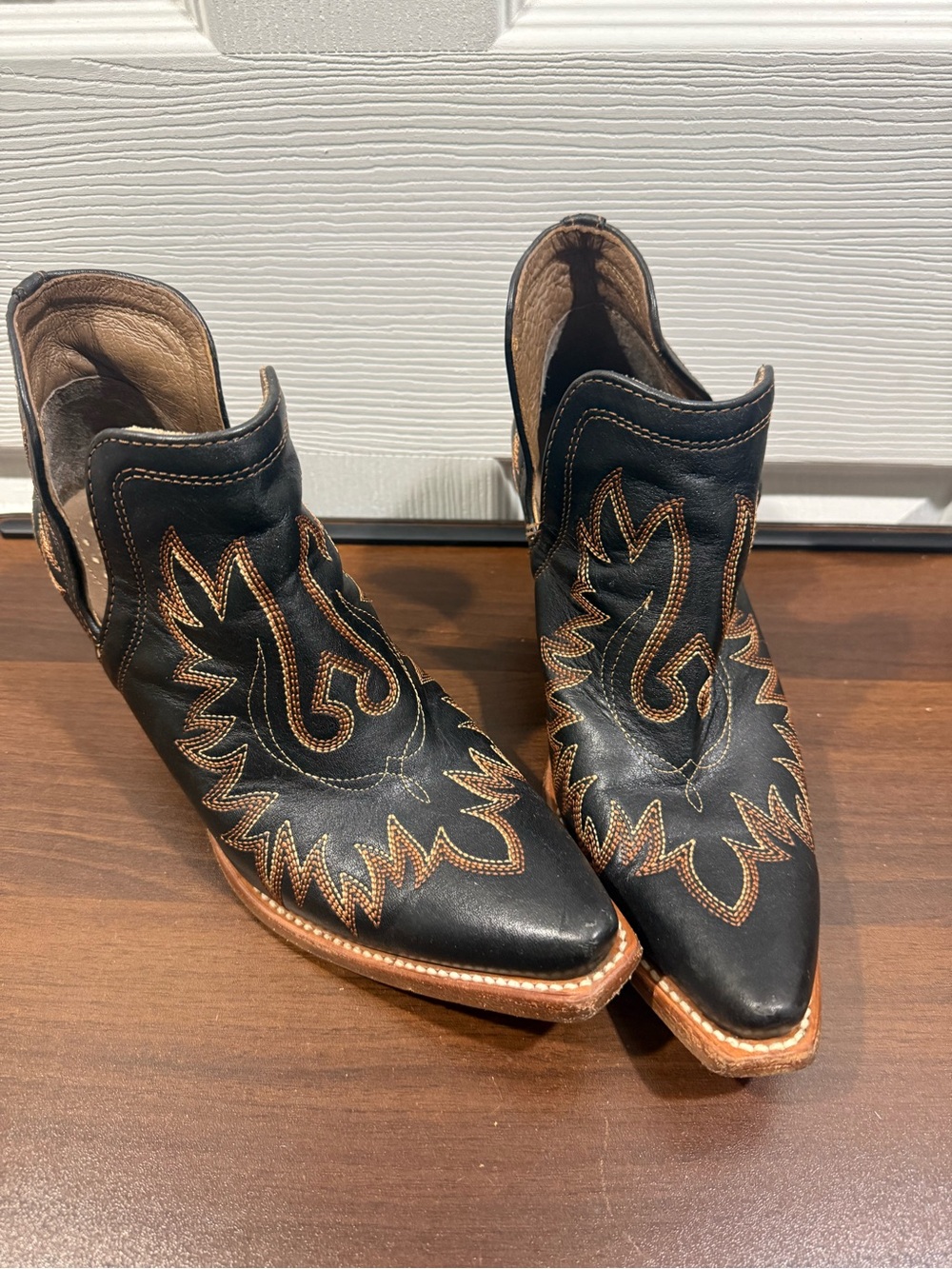 Ariat Women's Dixon Western Boot Brooklyn Black Snip Toe Pointed Toe Size 8.5B